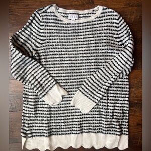 Elle black and white sweater